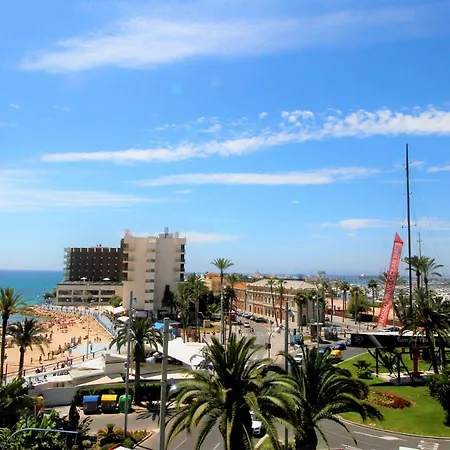 Sea View Downtown Comfort