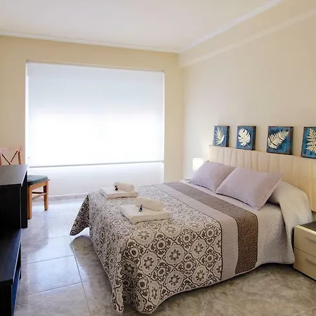 Sea View Downtown Comfort