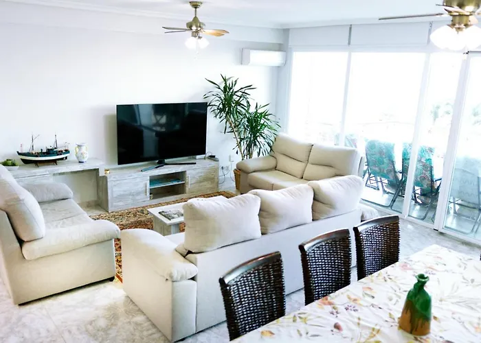 Sea View Downtown Comfort