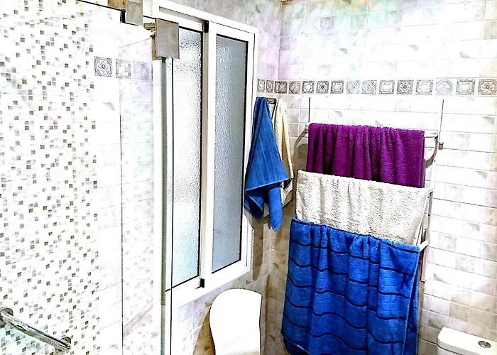 Sea View Downtown Comfort *